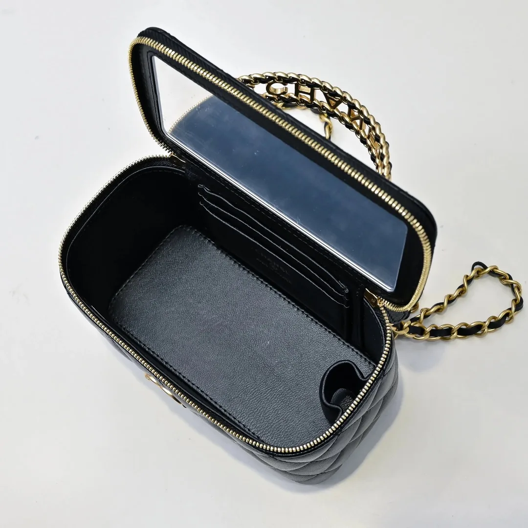 Chanel Leather Handbag — photo 10