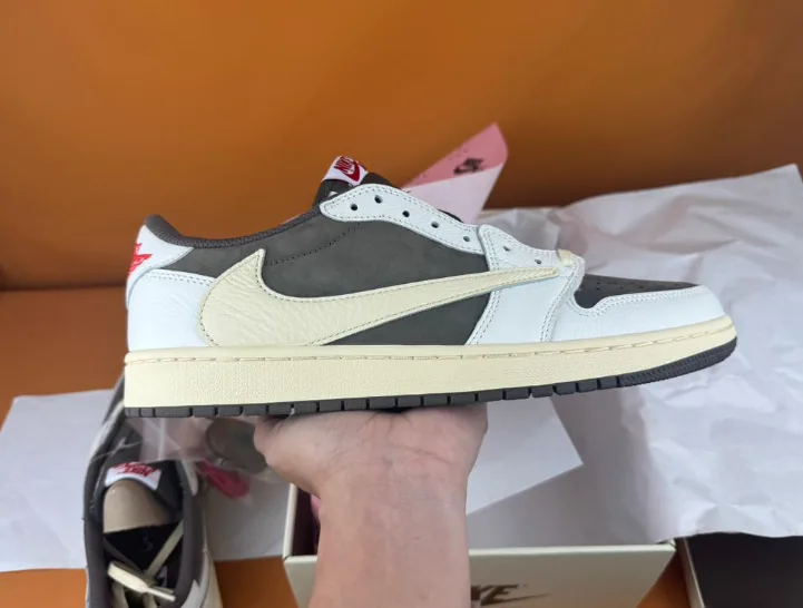 Jordan 1 Low Green Top Trainers — QC