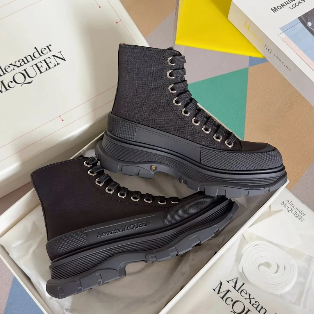 Alexander McQueen Tread Slick White Sneakers — Photo 5
