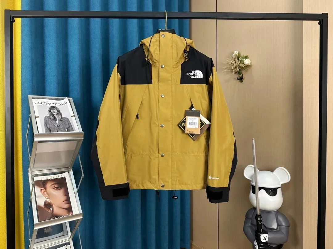 The North Face Gore-Tex Windbreaker — Photo 12