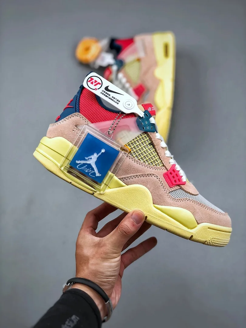 Jordan 4 Union LA Off Noir Sneakers — photo 4