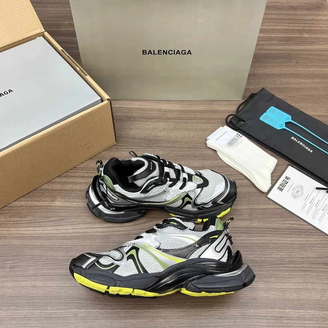 Balenciaga Runner Beige 2.0 Sneakers — Photo 15