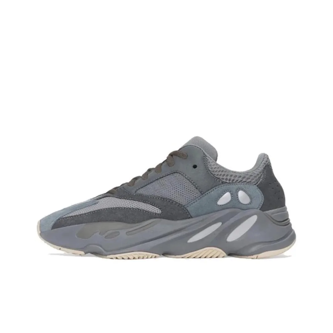 Yeezy Boost 700 Runners — Photo 13
