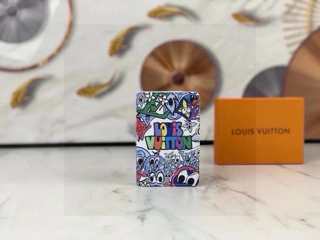 Louis Vuitton Short Leather Wallet — photo 10