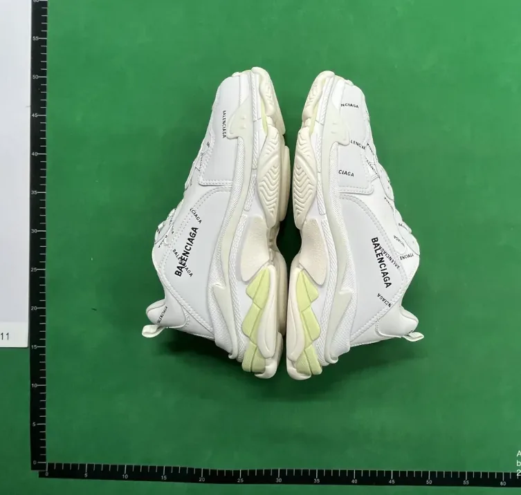 Balenciaga Triple S Black — Photo 13