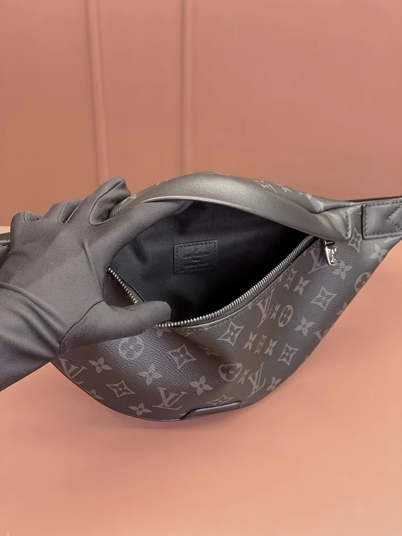 Louis Vuitton Discovery Rush Belt Bag — photo 5