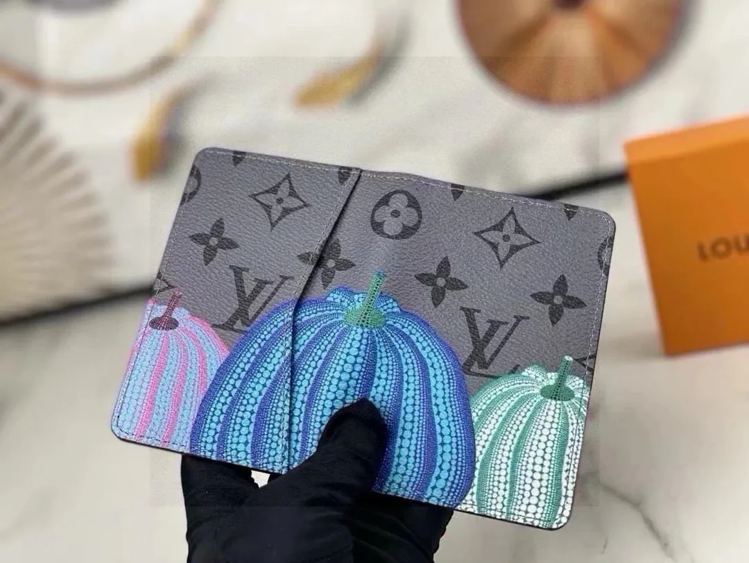 Louis Vuitton Short Leather Wallet — photo 5