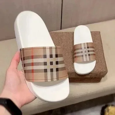 Streetwear Slides — QC