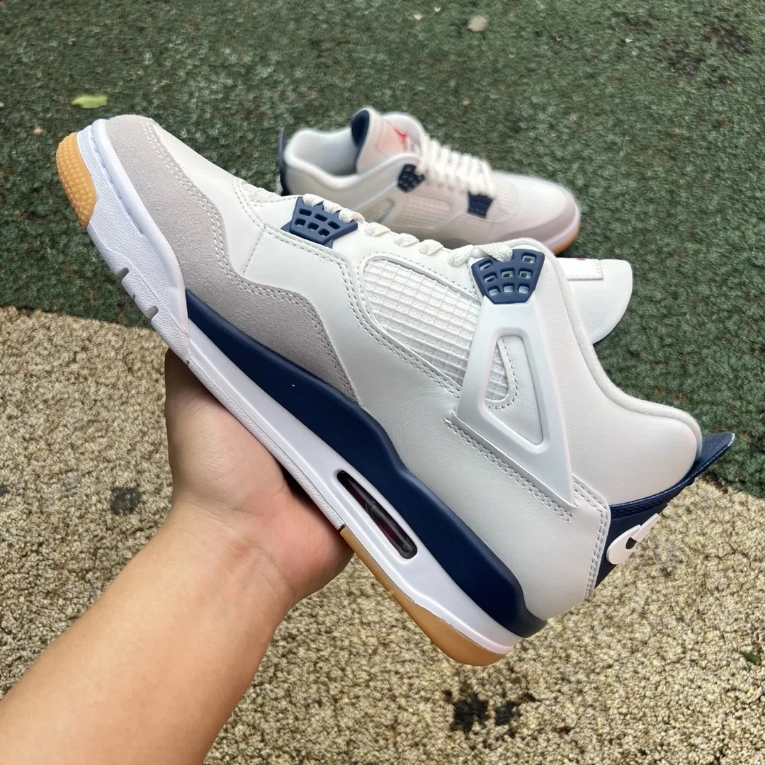 Air Jordan 4 Navy Sneakers — Photo 4