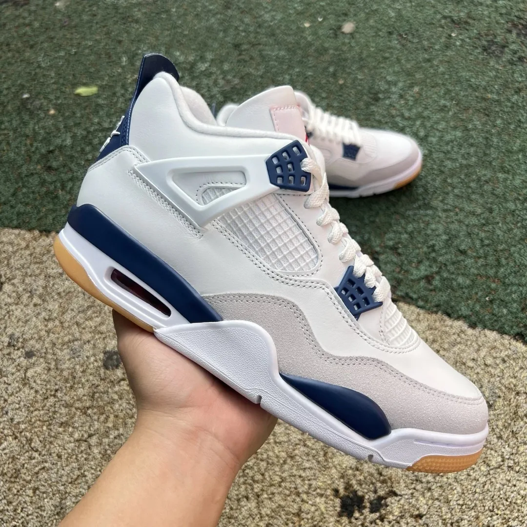 Air Jordan 4 Navy Sneakers — Photo 2