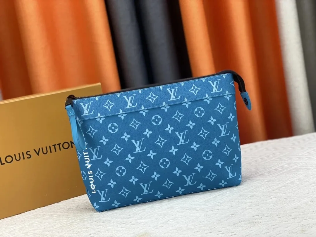 Louis Vuitton Leather Clutch — photo 5