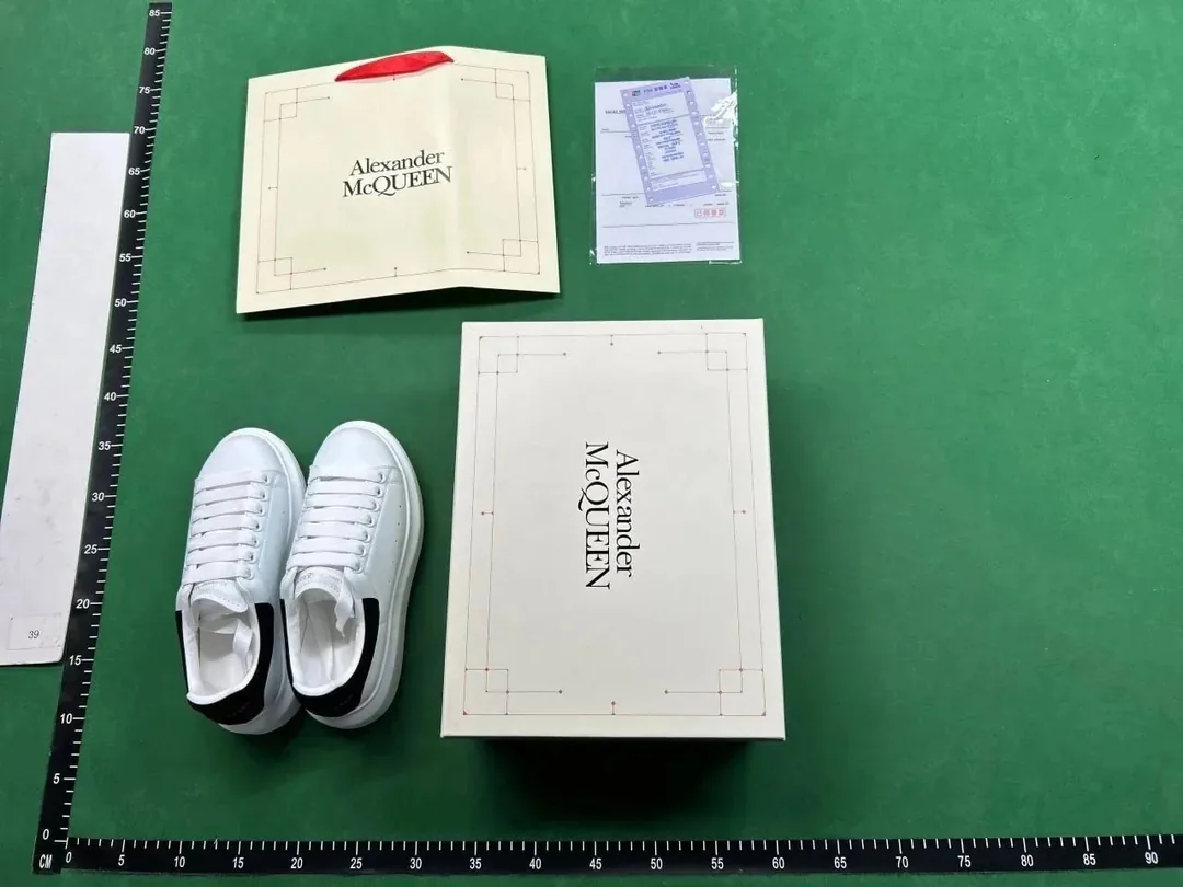 Alexander McQueen Oversized Sneaker Sneakers — Photo 3