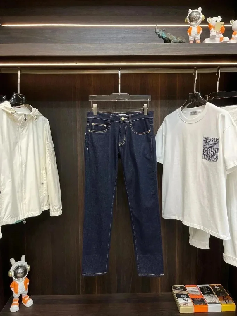 Classic Denim Jeans — Photo 10