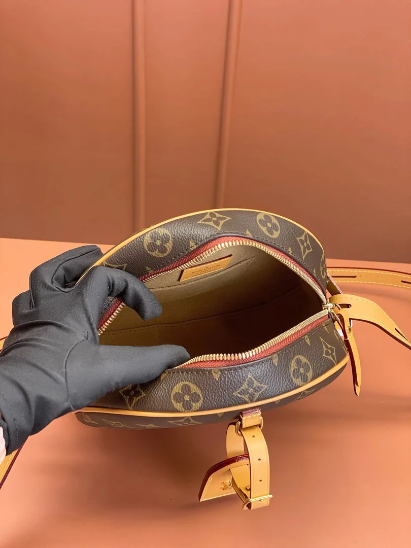 Louis Vuitton Monogram Shoulder Bag — photo 5