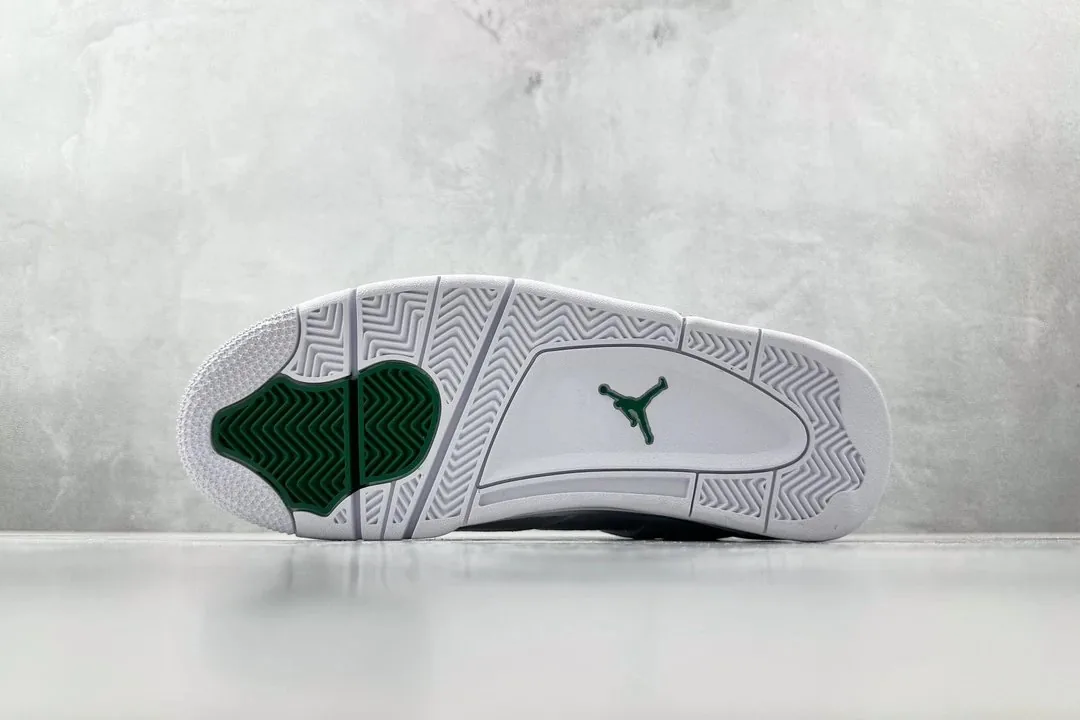 Air Jordan 4 Metallic Pack — Photo 14