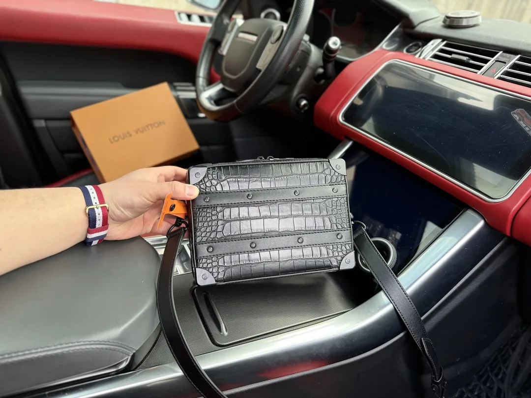 Louis Vuitton Trunk Leather Bag — Zdjęcie 15