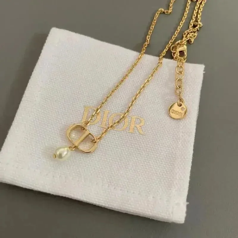 Gold Pearl Necklace And Bracelet — photo 4