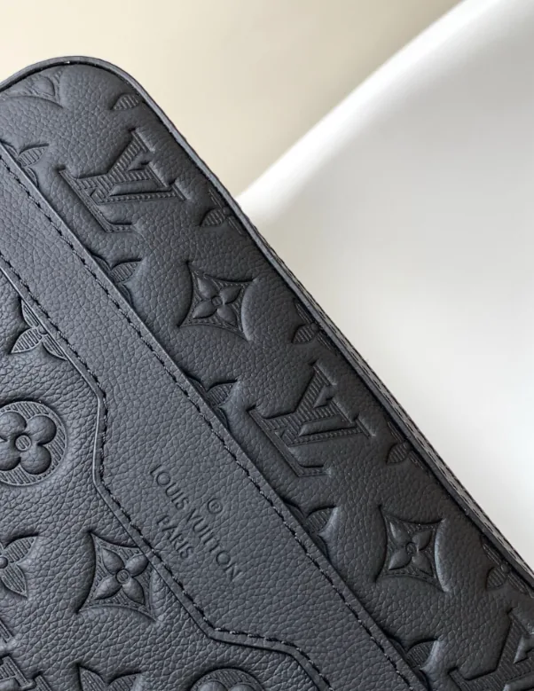 Louis Vuitton Trio Messenger Bag — photo 10