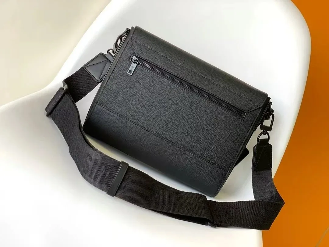 Louis Vuitton Takeoff Bag — Photo 6