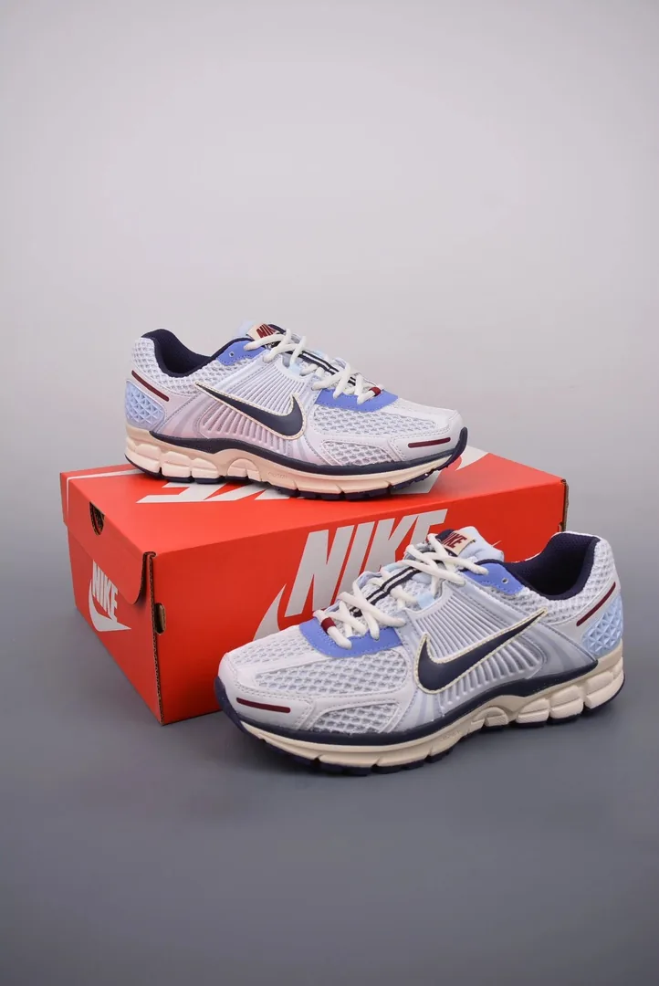 Nike Vomero 5 Sneakers — Photo 15