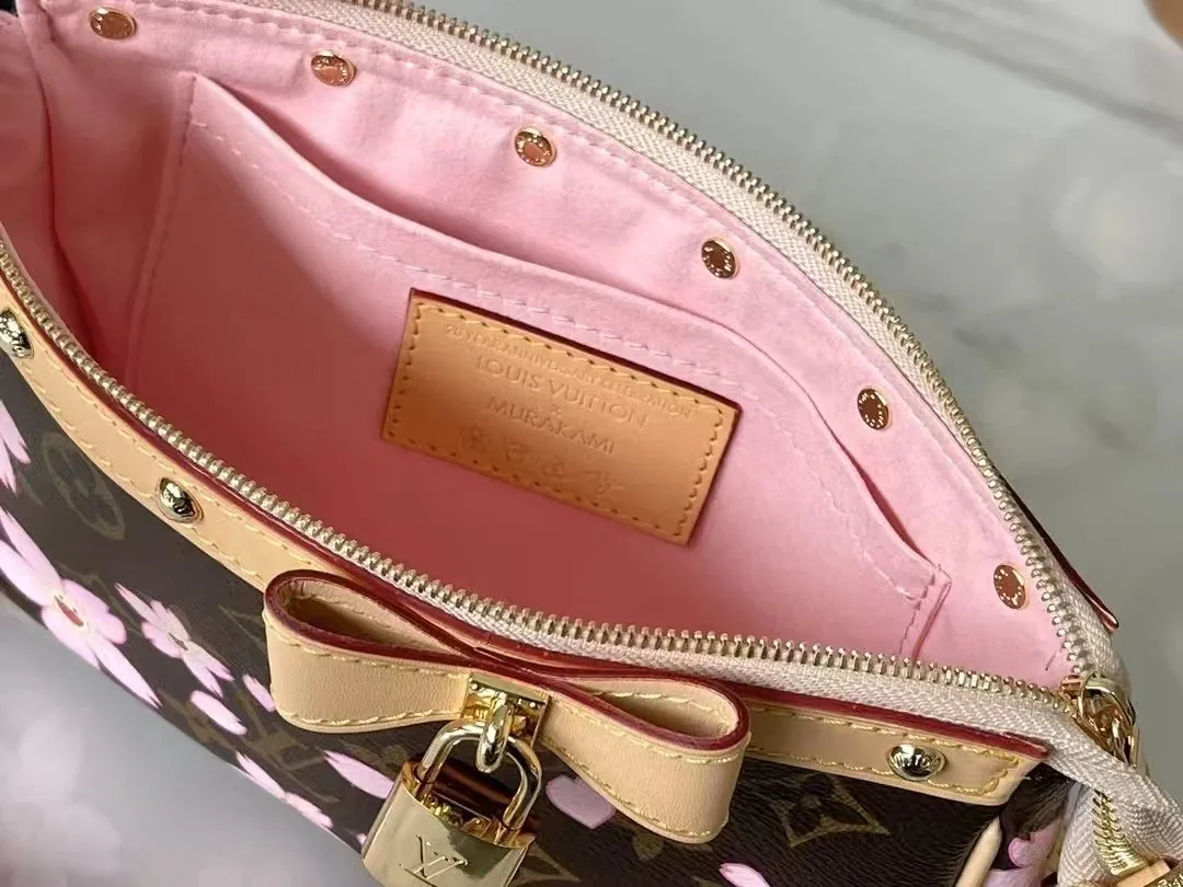 Louis Vuitton Bag — Photo 4