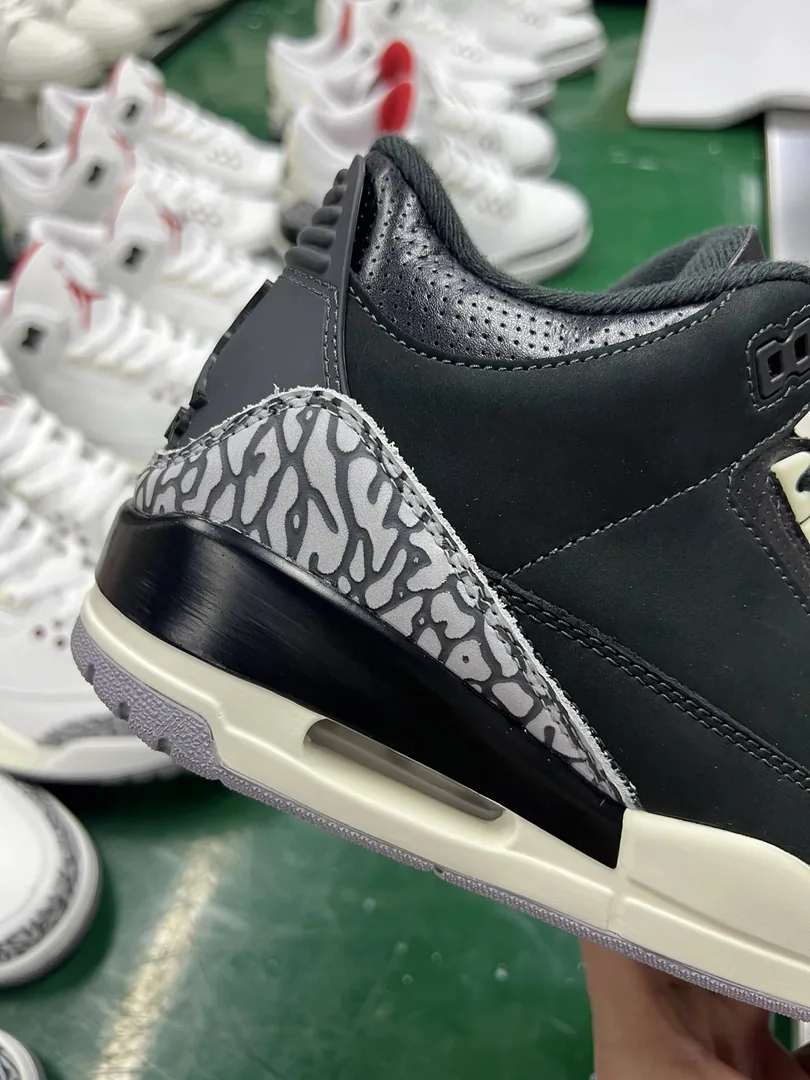 Air Jordan 3 Off Noir — photo 7