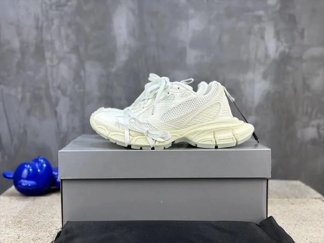 Balenciaga Black White Low-Top Sneakers — Photo 10