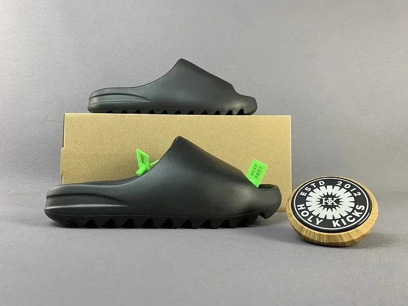 Yeezy Slide Foam Sandal Collection — Photo 13