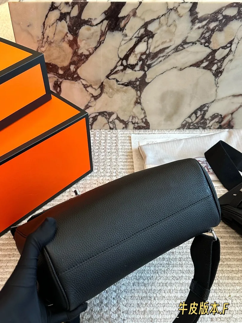Hermes Leather Handbag — Photo 14