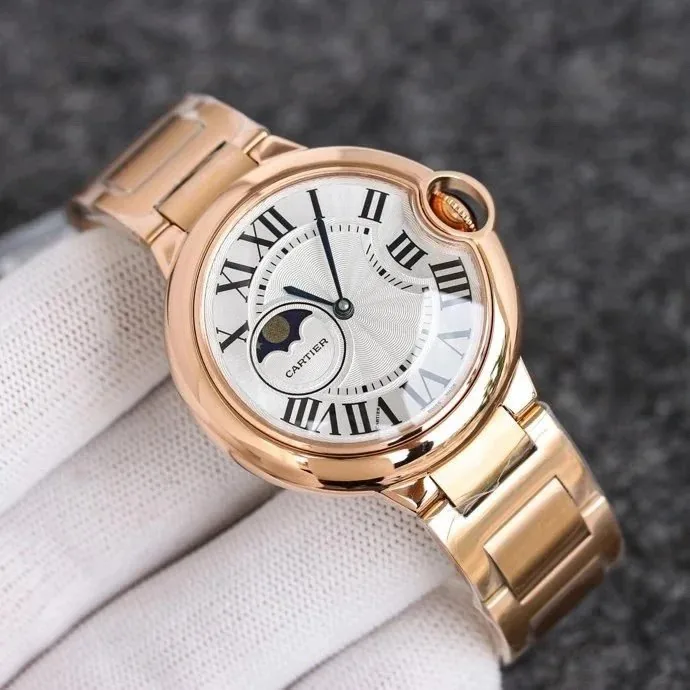 Street Style Watch — Photo 15
