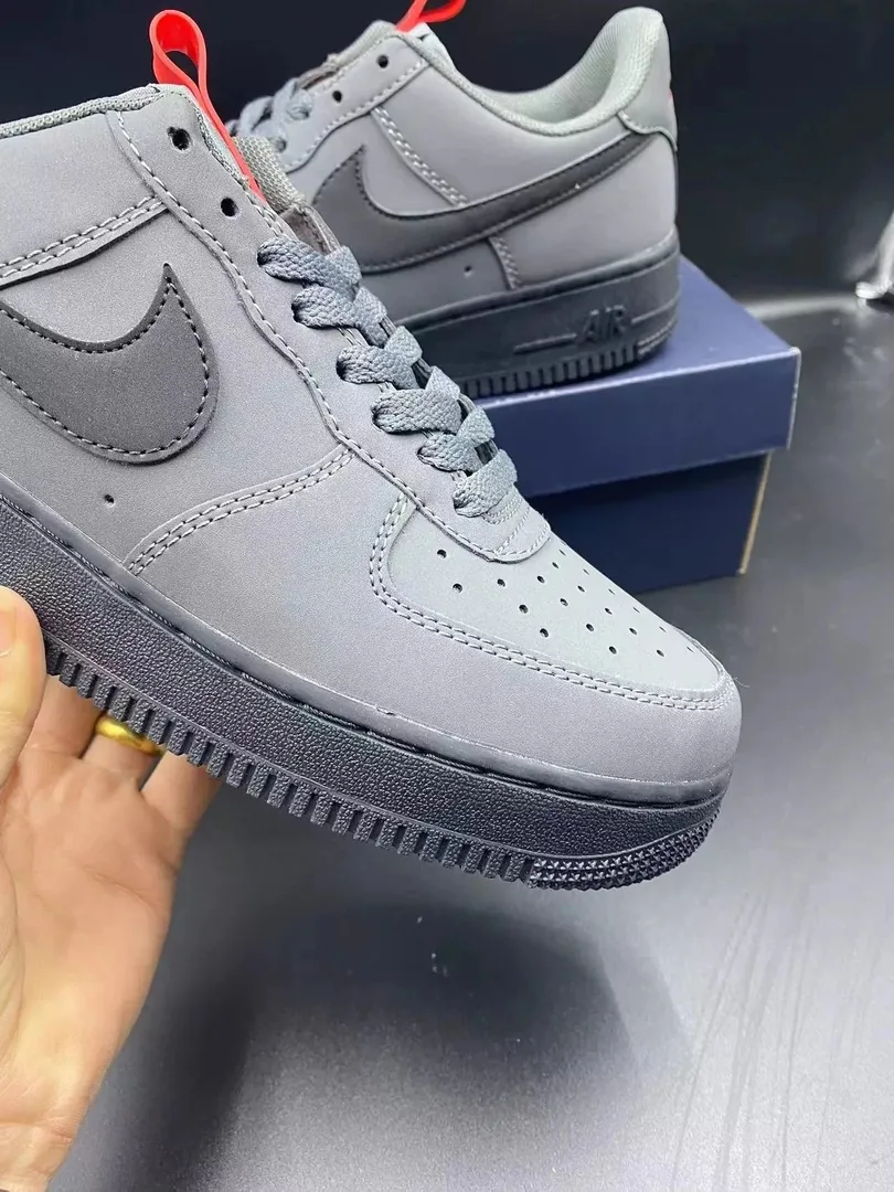 Air Jordan 1 Low Medium Gray — Photo 7