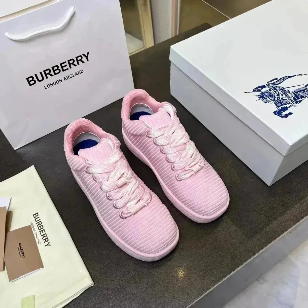 Burberry Balenciaga Streetwear Sneakers — Photo 5
