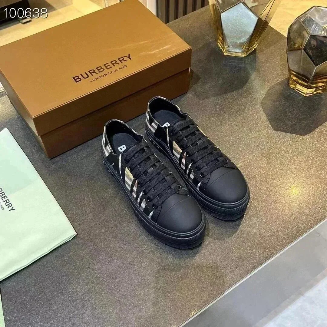 Burberry Balenciaga Streetwear Sneakers — Photo 13