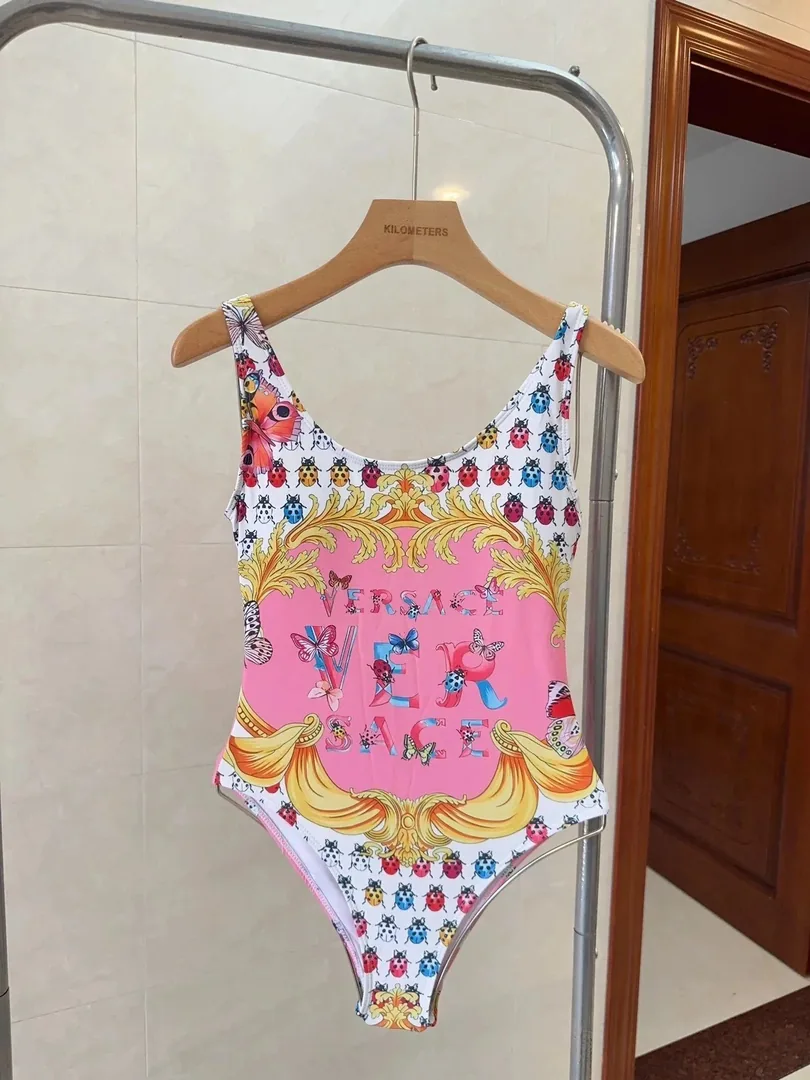 Swimsuit — Photo 9