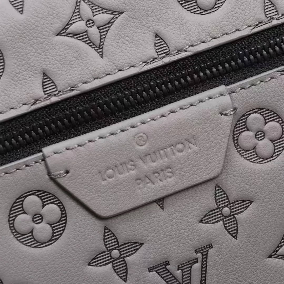 Louis Vuitton Discovery Backpack — Photo 9