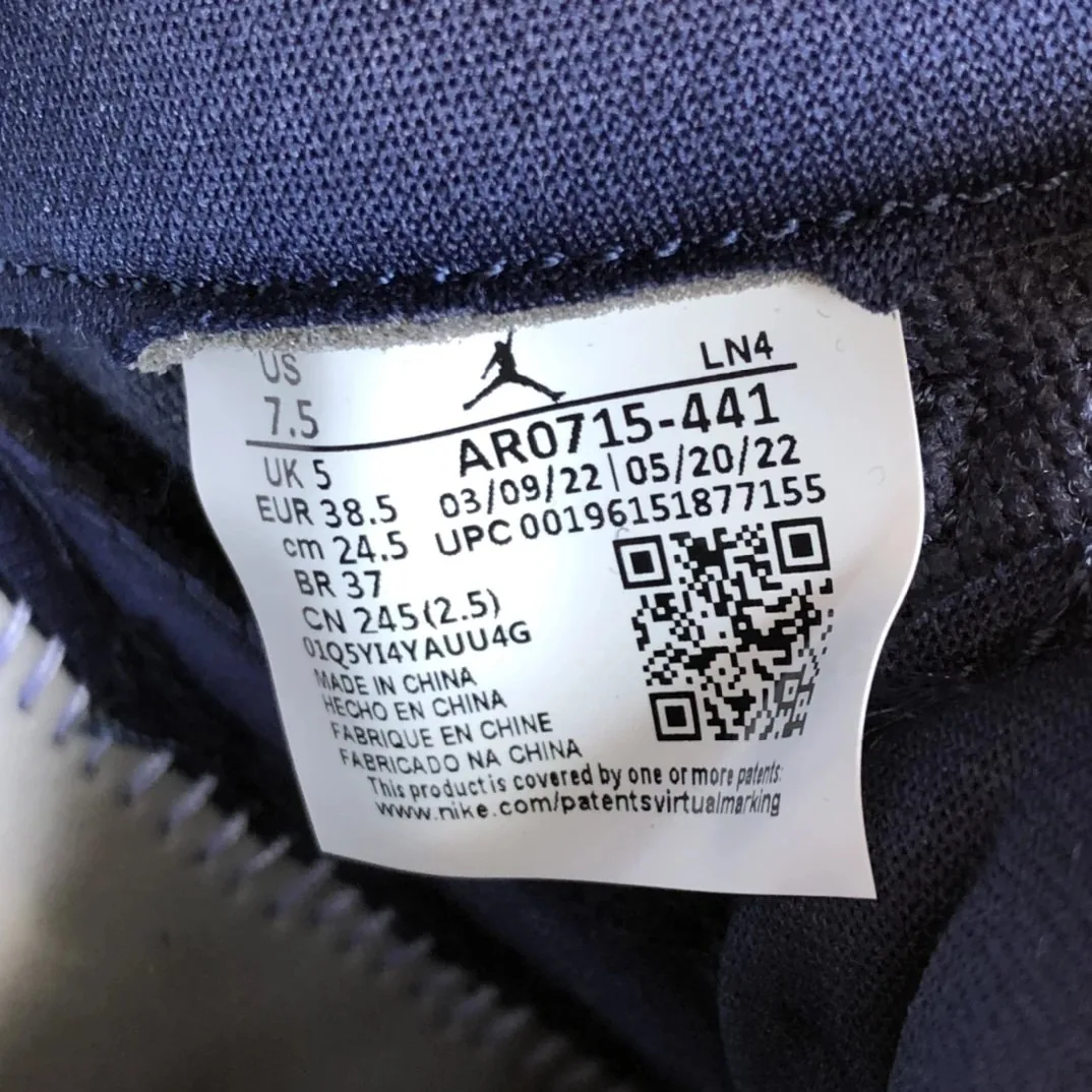 Air Jordan 11 Midnight Navy — Photo 14