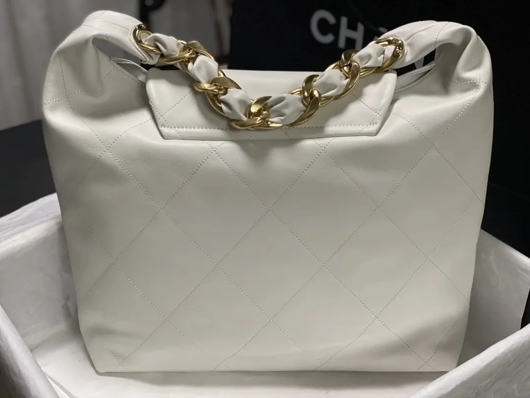 Chanel 25K Leather Hobo Bag — QC
