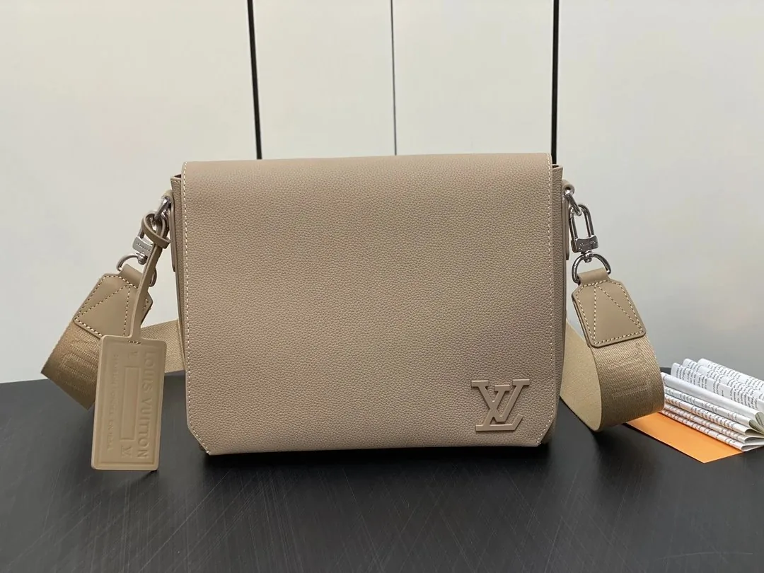 Louis Vuitton Takeoff Bag — Photo 14