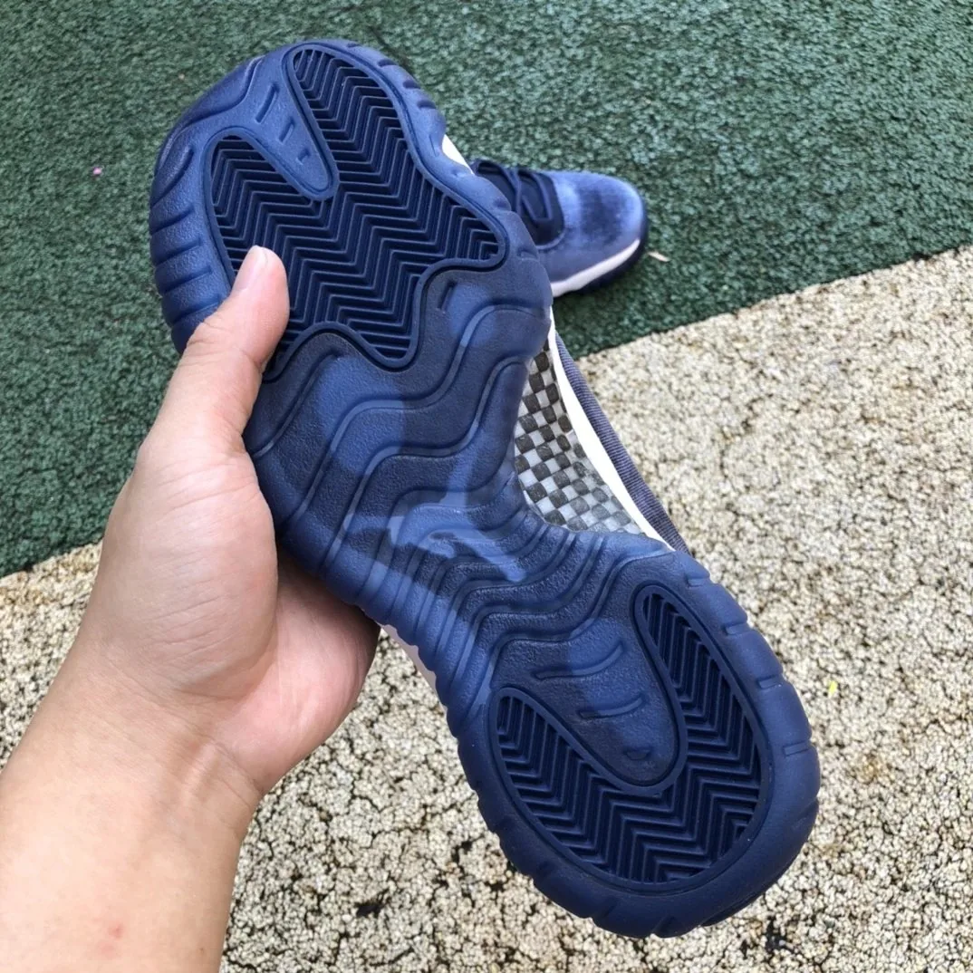 Air Jordan 11 Midnight Navy — Photo 4