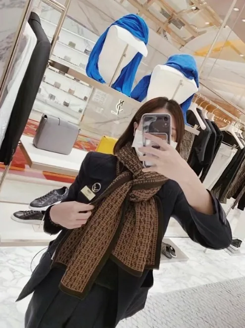 Fendi Scarf — Photo 3
