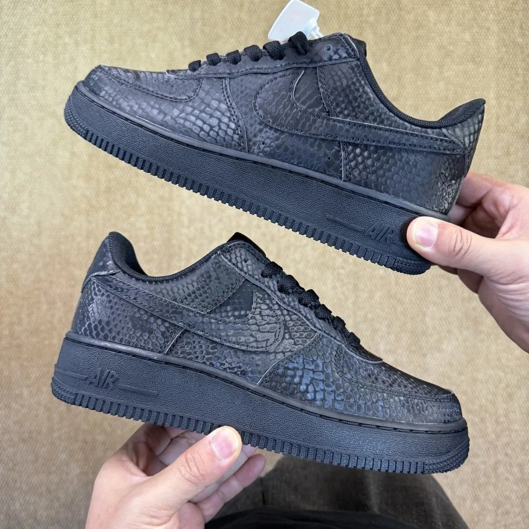 Nike Air Force 1 Kobe Low Black Snake — Photo 2