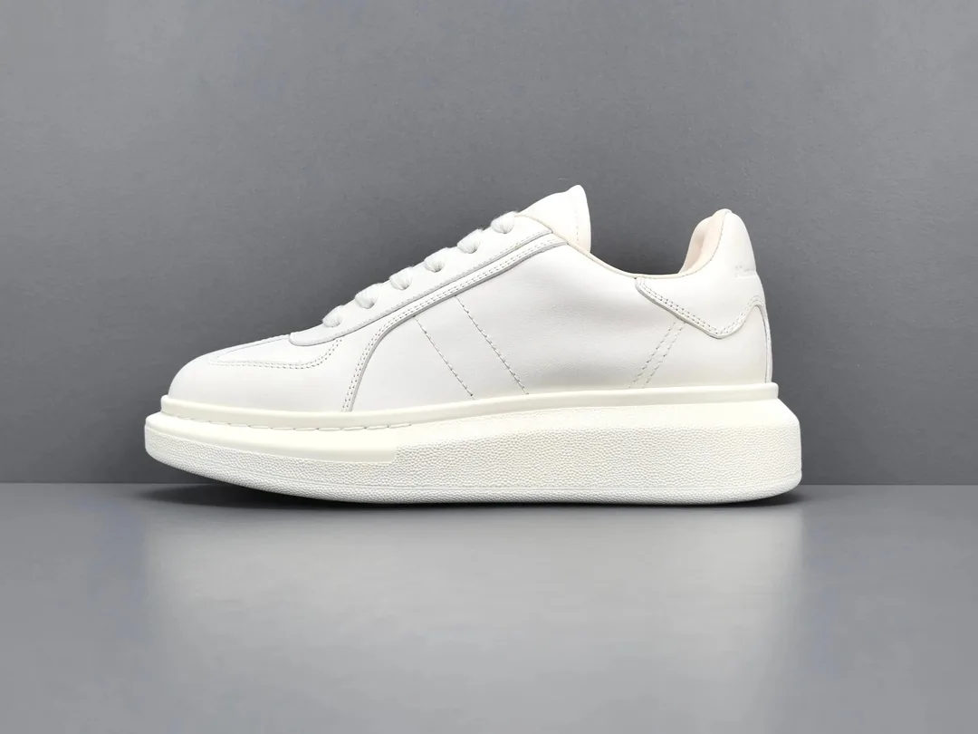 Alexander McQueen Oversized Sneaker Beige Calfskin Round-Toe — photo 2