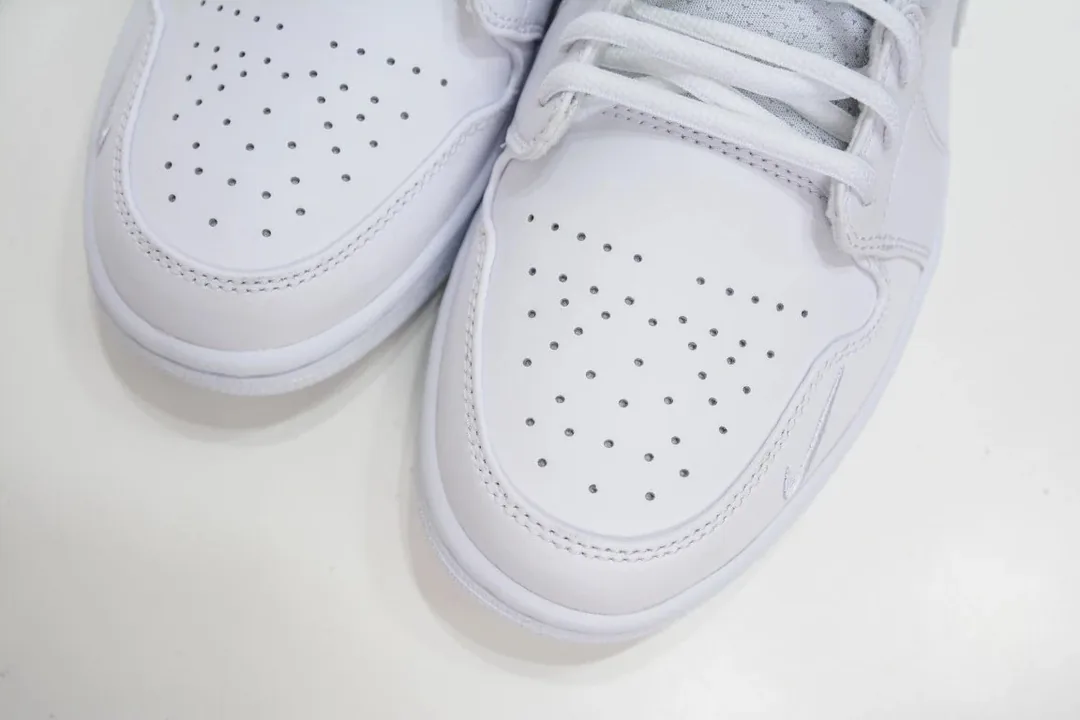 Air Jordan 1 Mid Euro Tour — Photo 6