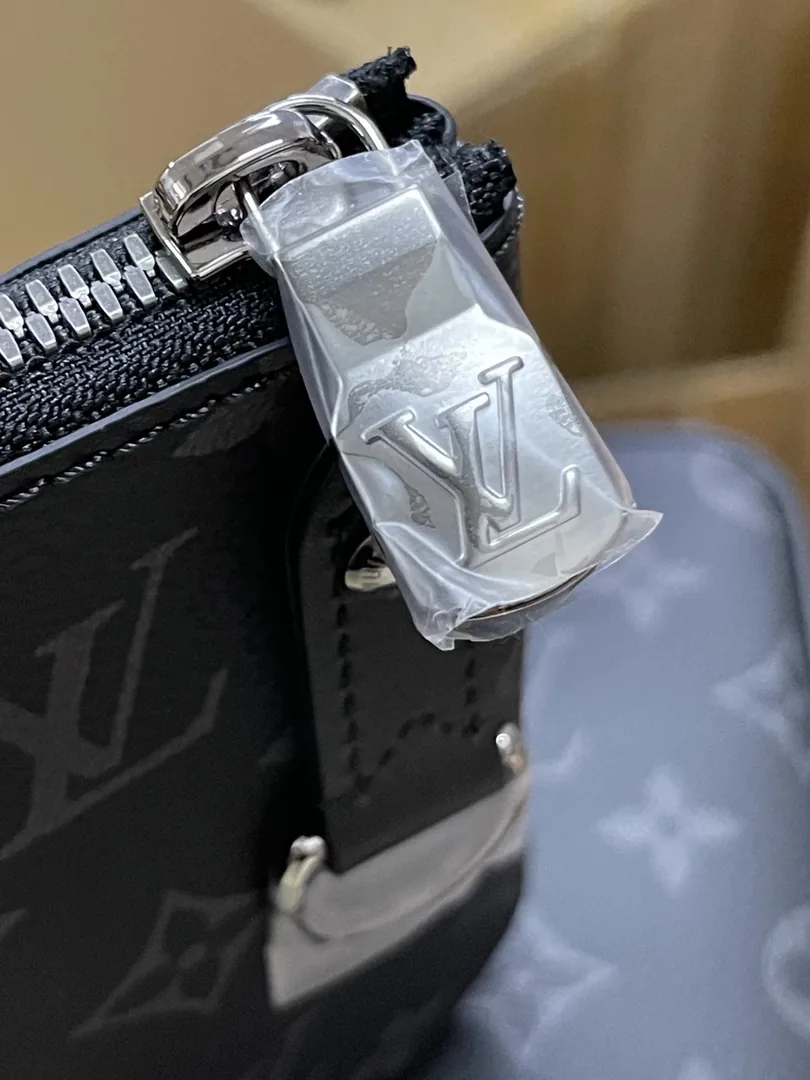 Louis Vuitton Trio Messenger Bag — Photo 9