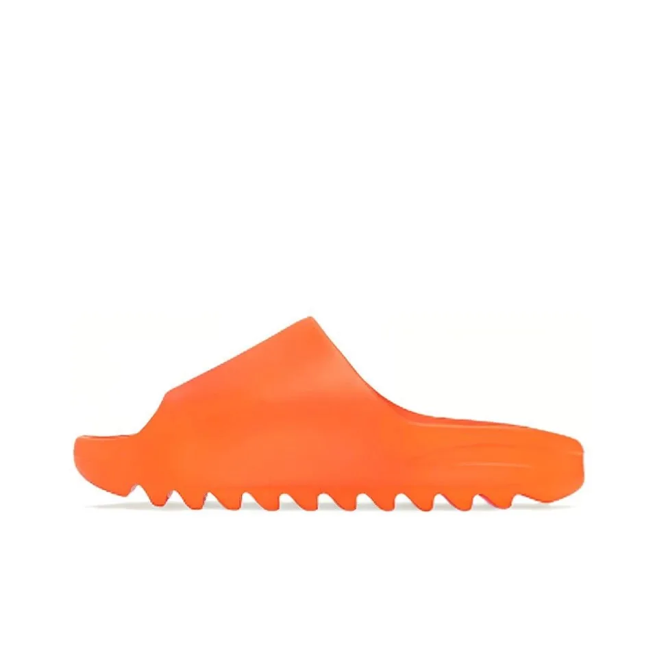 Yeezy Slides — Photo 12