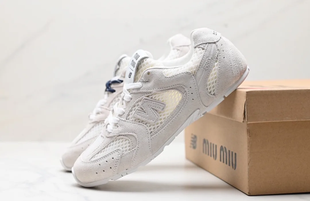 New Balance White Retro Jogging Shoes — Photo 6