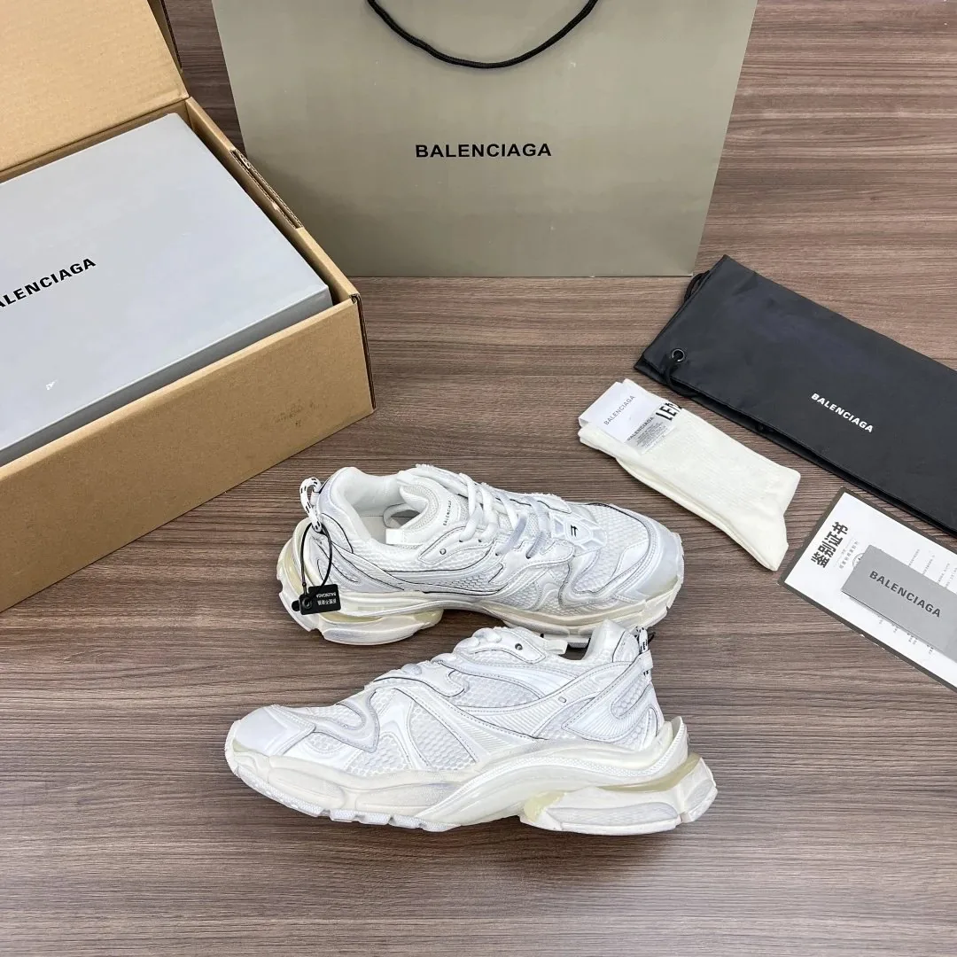 Balenciaga Runner Beige 2.0 Sneakers — Photo 10