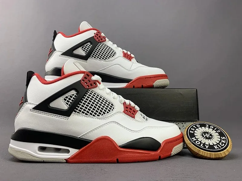 Jordan 4 Brown Retro Trainers — Photo 15