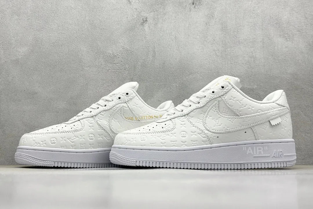 White Nike Air Force 1 — QC