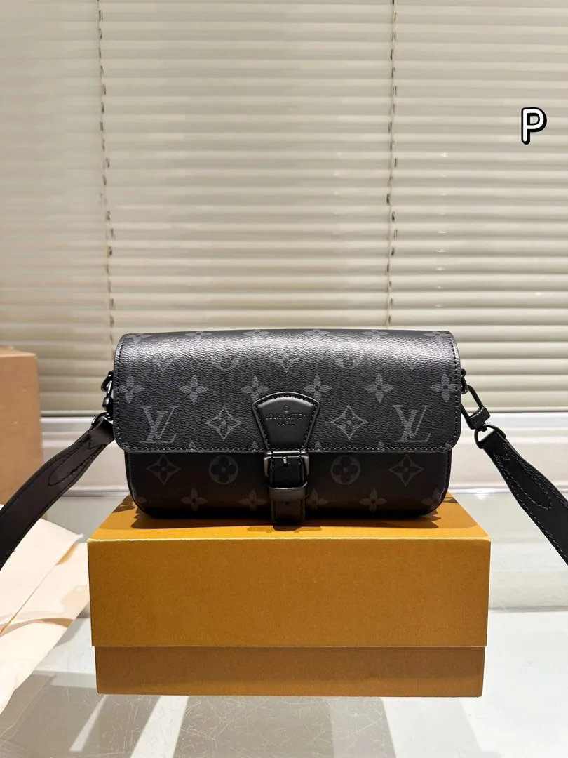 Louis Vuitton S Lock Leather Bag — Photo 11